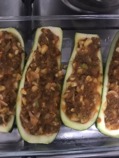 Una foto de Zapallo italiano relleno con carne de soya