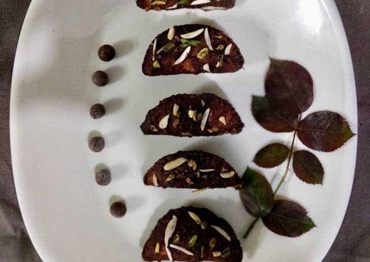 Step-by-Step Guide to Prepare Appetizing Chocolate Ghujiya