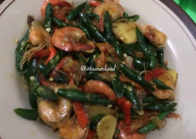 Resep Udang cabe hijau pedasss, Enak