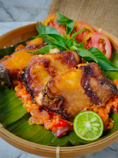Foto resep Penyet Iwak Pe (Ikan Pari Asap)