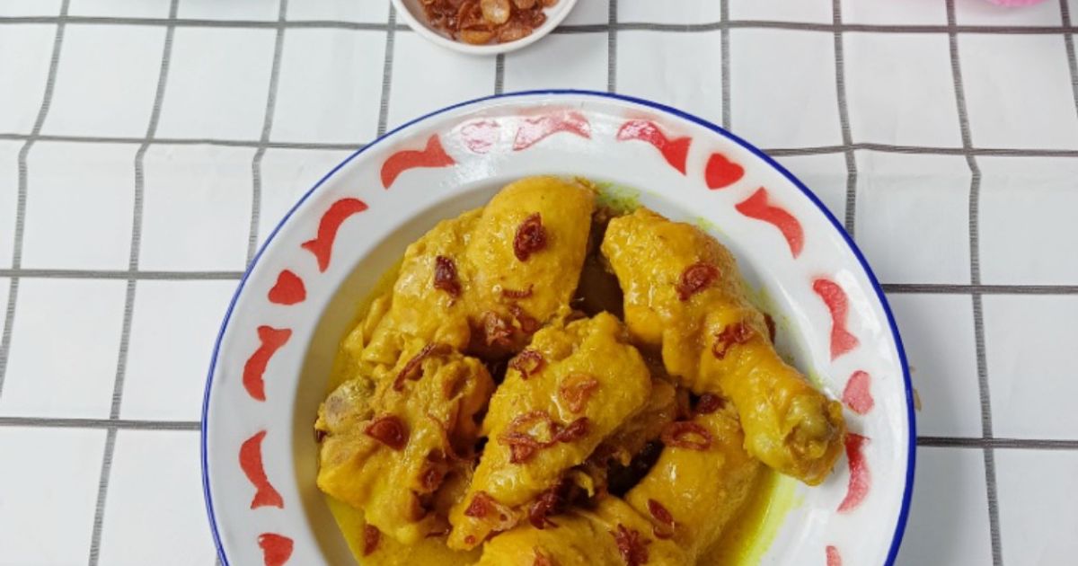 Opor Ayam Bumbu Kuning