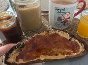 Una foto de crema de cacahuete thermomix