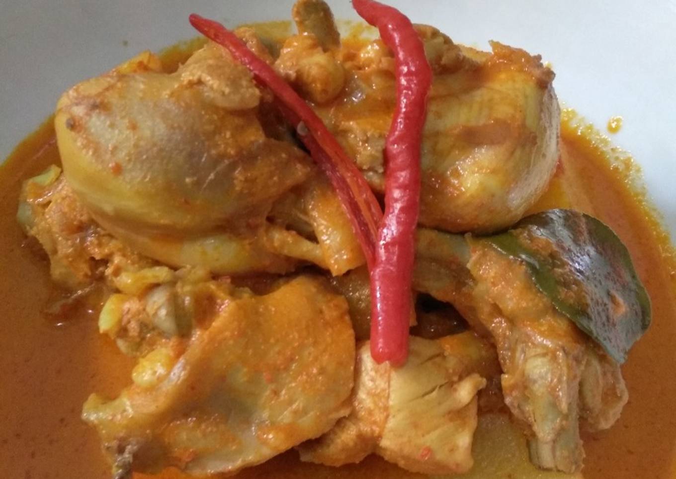 Gulai ayam dan kentang enak dan lezat