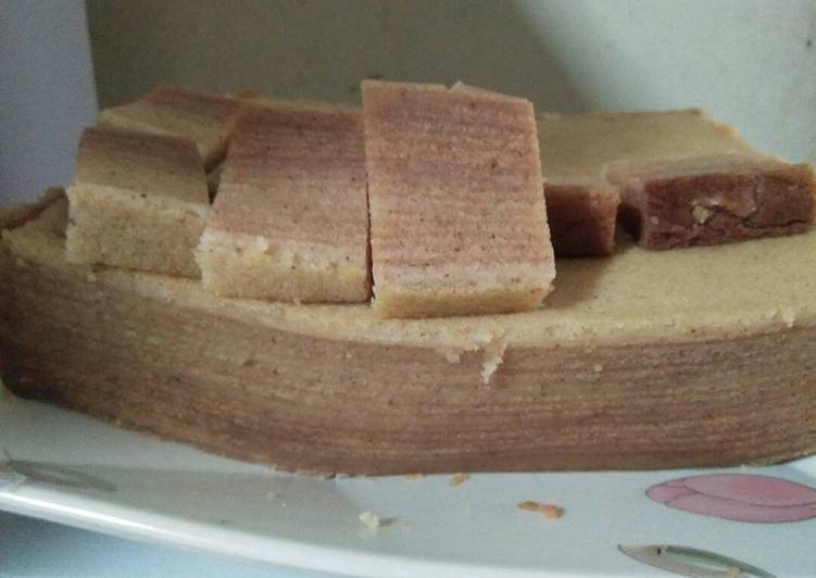 Lapis legit putih telur