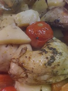 صورة لوصفة دجاج بالخضار والزعتر بالكيس الحراري