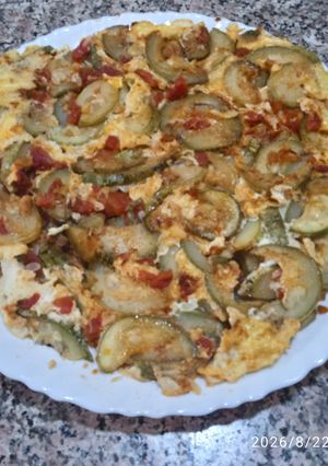 Une photo de Omelette aux courgettes et tomates