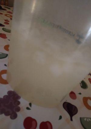 Una foto de Agua-limón
