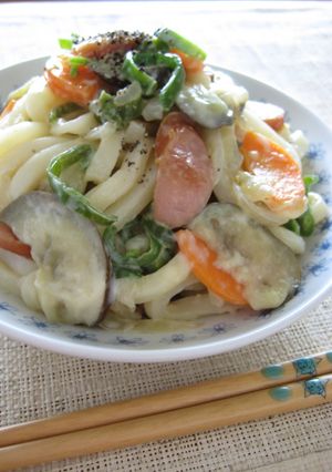 A picture of Creamy Stir-Fried Udon with Plenty of Vegetables.