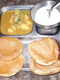फलाहारी पूरी सब्जी (falahari puri sabzi recipe in Hindi) रेसिपी मुख्य फोटो