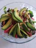 Ensalada de pollo con aderezo alimonado