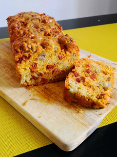 Une photo de Cake salé au chorizo et olives verte