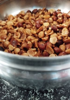 चटपटीत शेंगदाणे (Chatpatit Shegdane Recipe In Marathi) रेसिपी चे मुख्य फोटो 