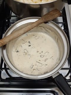 Una foto de Salsa blanca con champiñones