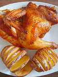 Pollo horneado con papas hasselback