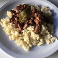 Una foto de Goulash con Spaetzels