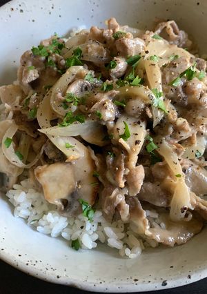 A picture of Creamy Beef & Mushroom Rice Bowl.