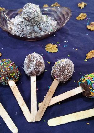 A picture of Chocolate Banana Walnut Date Truffles.