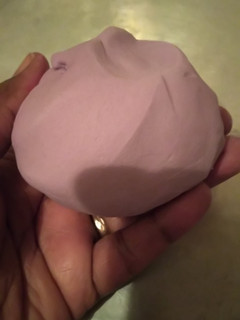 A picture of Coloring fondant.