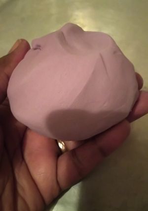 A picture of Coloring fondant.