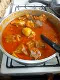 Salsa de tomate con carne de vaca y pollo