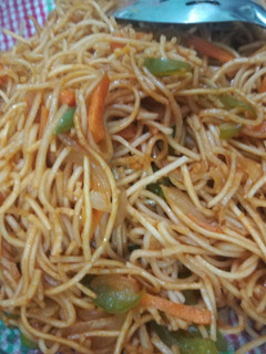 वेज नूडल्स (Veg Noodles recipe in Hindi) रेसिपी मुख्य फोटो