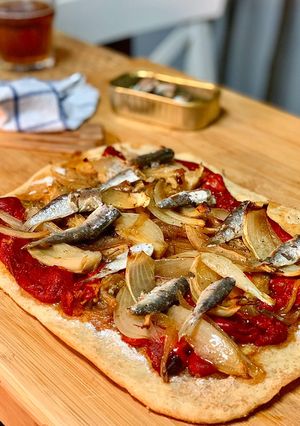 Una foto de Coca express y de aprovechamiento - escalivada con sardinillas
