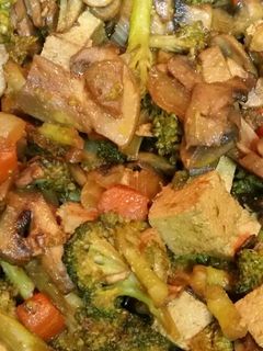 Una foto de Tofu al curry con verduritas