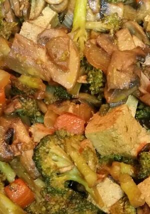 Una foto de Tofu al curry con verduritas