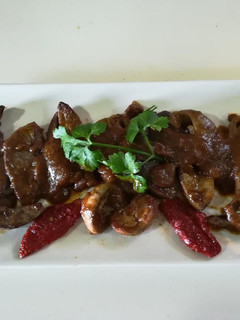 Una foto de Hígado de cabrito con salsa de pimientos y berenjena