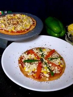 પીઝા (pizza recipe in Gujarati) રેસીપી મુખ્ય ફોટો