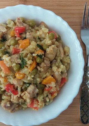 O poză a rețetei Orez cu pui și legume.