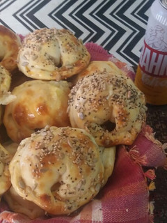 Una foto de Empanadas de jamón y queso!!