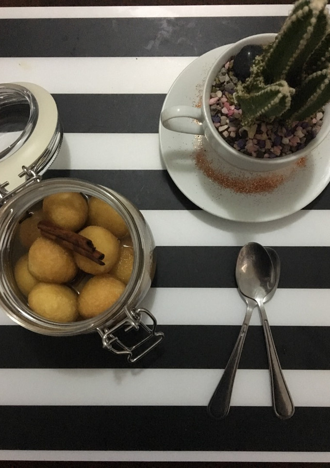 Una foto de Buñuelos de Yuca en Almíbar