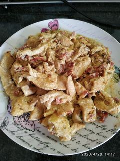 Una foto de Pollo con nata y Jamón en olla GM