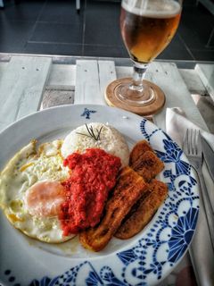 Una foto de Arroz a la cubana