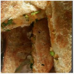 A picture of Potato sandwich.