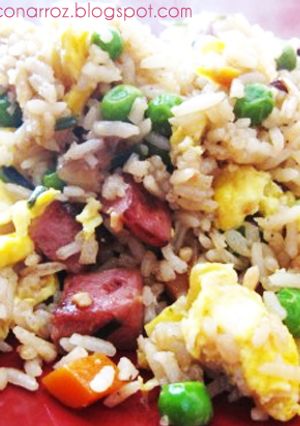 Una foto de Arroz chino con salchichas viena (VERSIÓN ECONÓMICA)