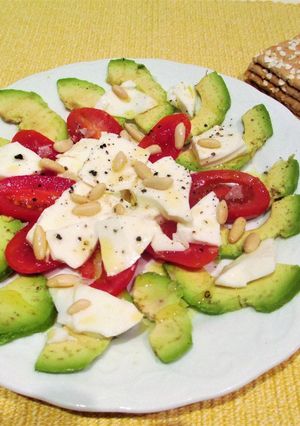 Foto principal de Ensalada de aguacate y queso fresco 0% grasa- fácil