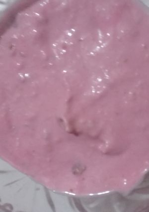A picture of Strawberry raita.