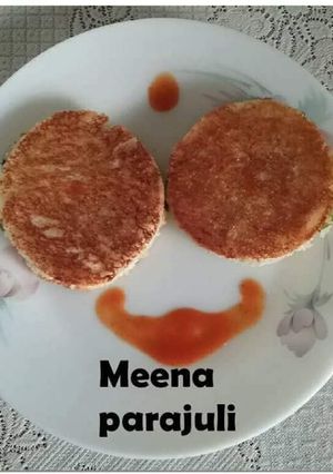 A picture of Aaloo matar tikki with bread.