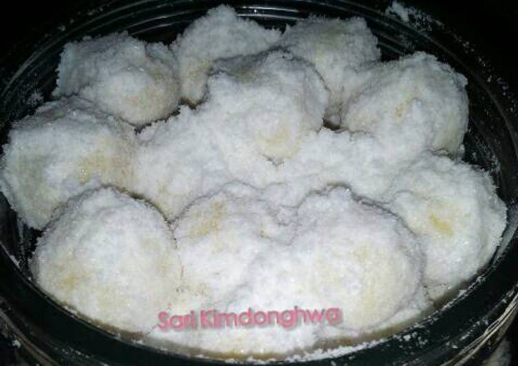 Bola Salju Keju Almond