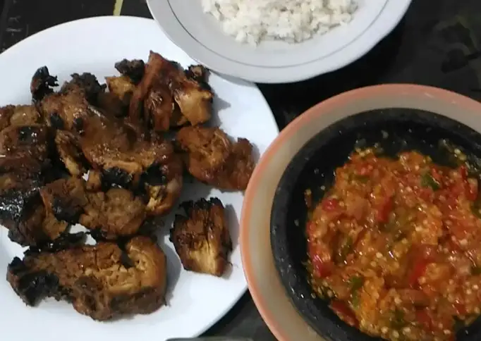 Ayam Bakar Bumbu Kecap. (nasi gurih)