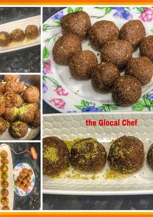 A picture of Besan ke ladoo.