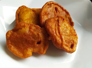 Una foto de Torrejas o arepuelas fritas dulces con canela