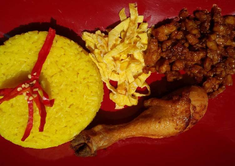 Nasi kuning sederhana masak magicom :)