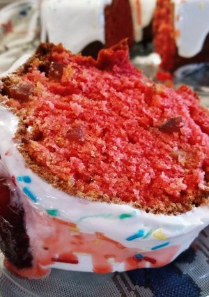 Φωτογραφία της συνταγής Κέικ "red velvet" με αποξηραμένα φρούτα και κρέμα λεμονιού