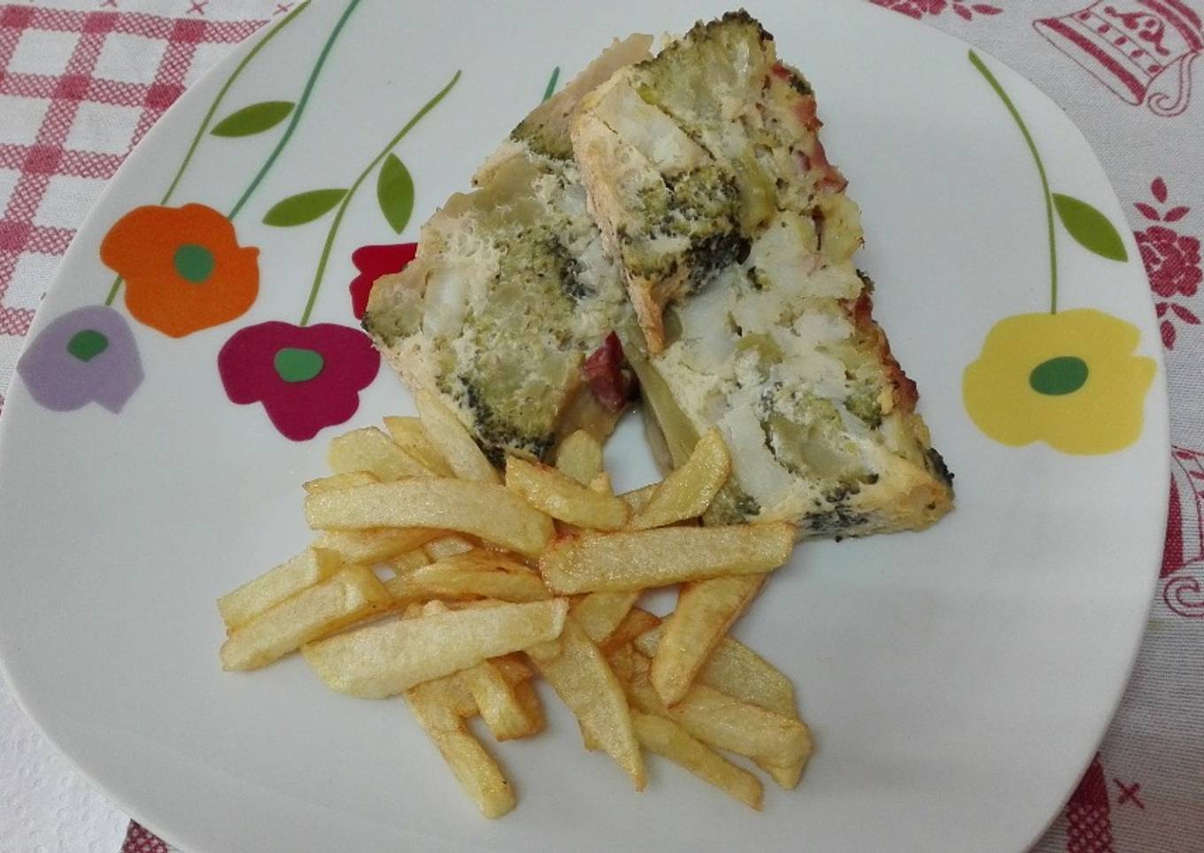 Pastel de bacalao, brócoli  y bacon