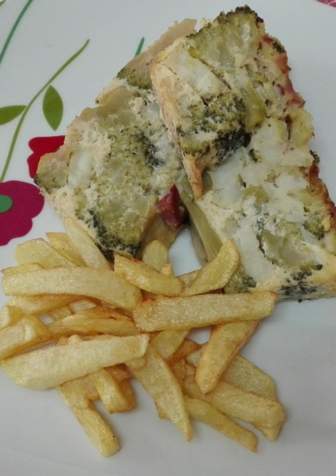 Una foto de Pastel de bacalao, brócoli  y bacon