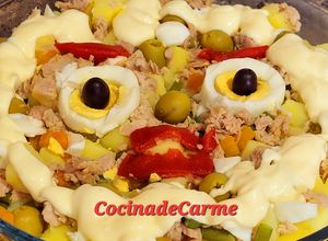 Una foto de Ensalada de patatas simple y divertida