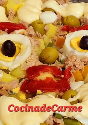 Una foto de Ensalada de patatas simple y divertida